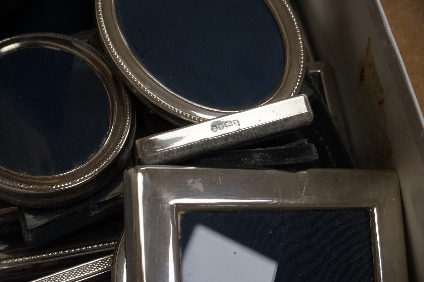 Four assorted pairs of modern silver mounted photograph frames, including Carr's Of Sheffield, 1992/3 and 1990, together with twelve other small assorted modern silver mounted photograph frames, largest 12.9cm and a silv
